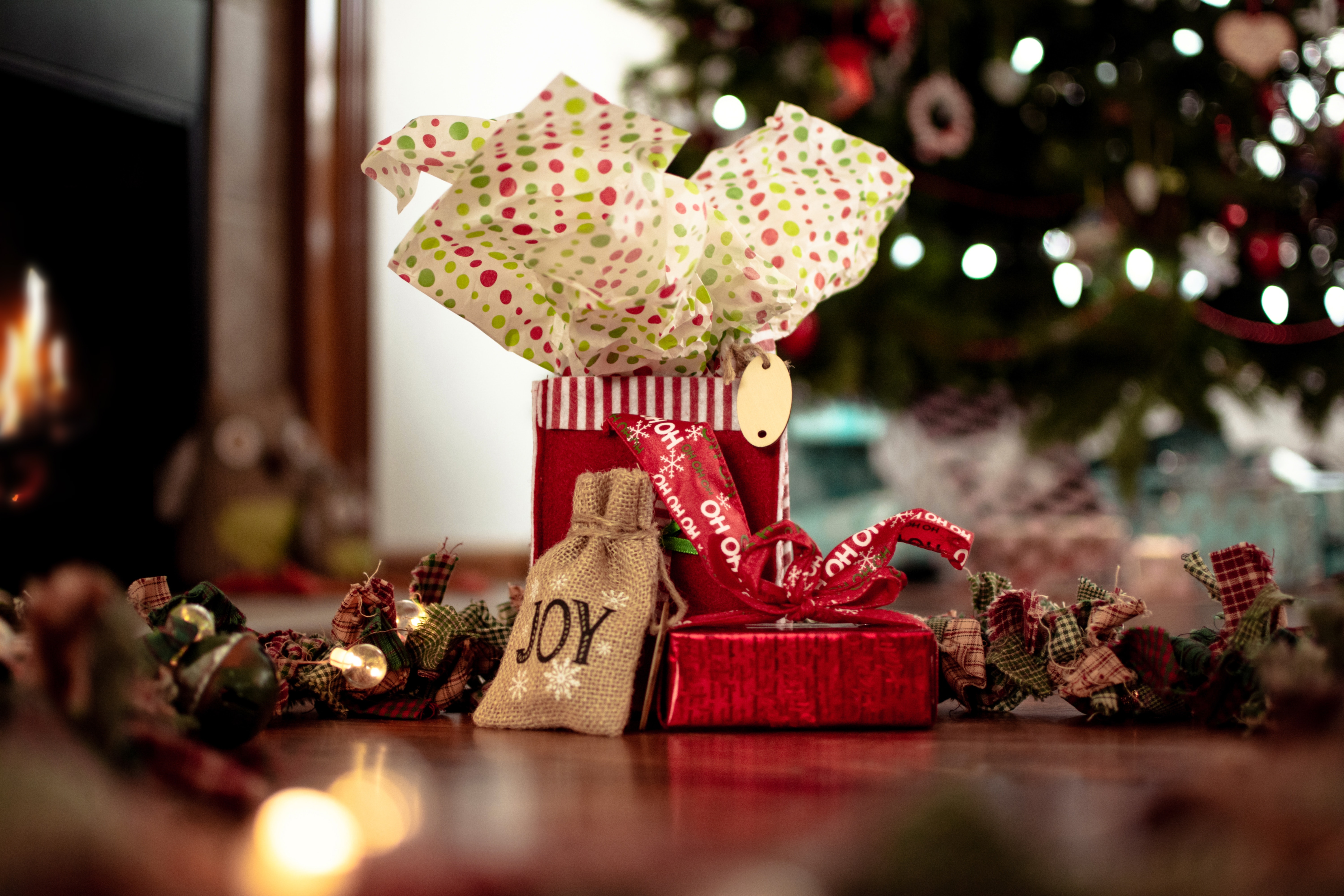 christmas-christmas-gifts-gifts-1701531.jpg